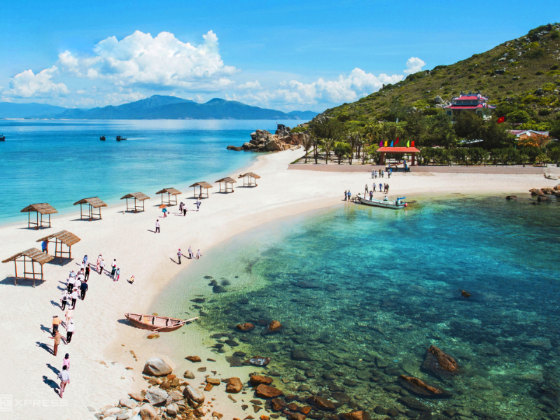 Tour Xe Jeep Khám Phá Cung Đường Biển 1 Ngày Từ Nha Trang