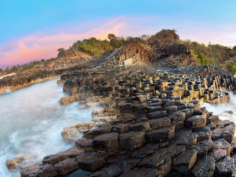 Tour Gành Đá Đĩa - Nhà Thờ Mằng Lăng - Đầm Ô Loan 1 Ngày