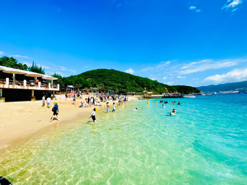 Tour 3 Đảo kết hợp Dù Lượn & Moto Nước 1 Ngày Từ Nha Trang