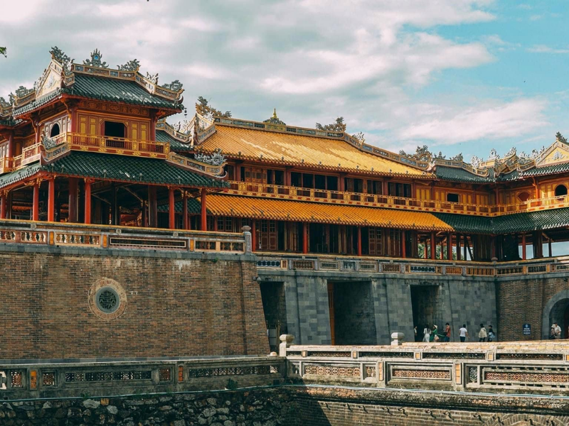 Tour Hội An - Huế 1 ngày (thường tham quan Đại Nội, Chùa Thiên Mụ, hoặc Lăng tẩm)