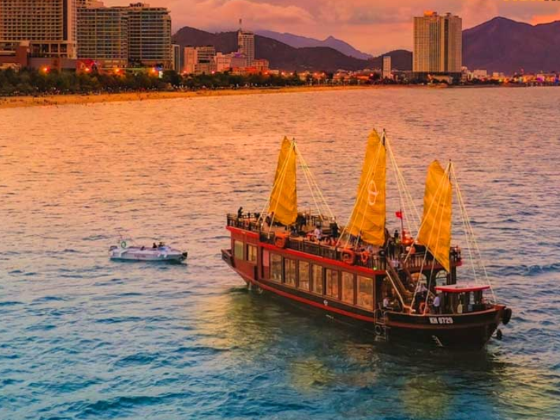 Tour Du Thuyền Emperor Cruises 5 Sao Nha Trang