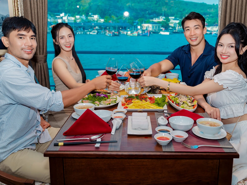Tour Du Thuyền Emperor Cruises 5 Sao Nha Trang