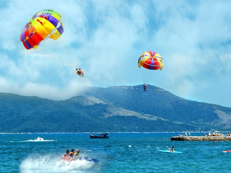 Tour 3 Đảo kết hợp Dù Lượn & Moto Nước 1 Ngày Từ Nha Trang