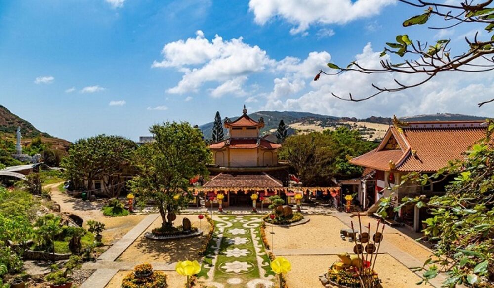 Tour Kỳ Co - Eo Gió - Tịnh xá Ngọc Hòa 1 Ngày