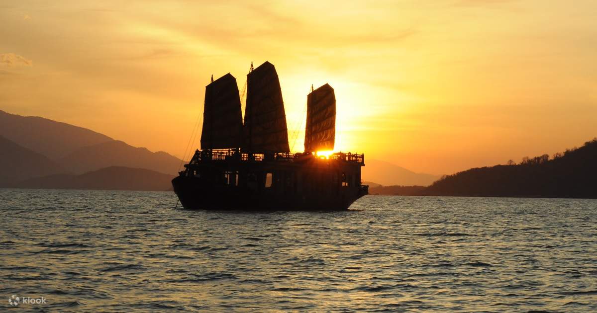 Tour Ngắm Hoàng Hôn Trên Biển 1 Ngày Từ Nha Trang