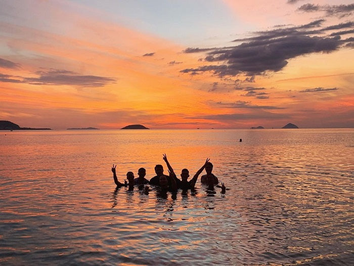 Tour Ngắm Hoàng Hôn Trên Biển 1 Ngày Từ Nha Trang