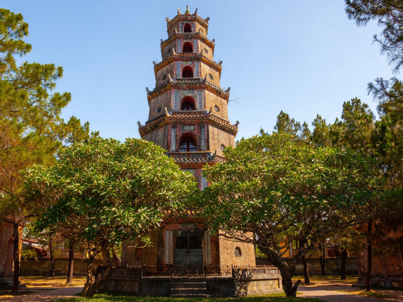Tour Hội An - Huế 1 ngày (thường tham quan Đại Nội, Chùa Thiên Mụ, hoặc Lăng tẩm)