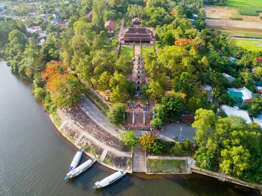Tour Hội An - Huế 1 ngày (thường tham quan Đại Nội, Chùa Thiên Mụ, hoặc Lăng tẩm)