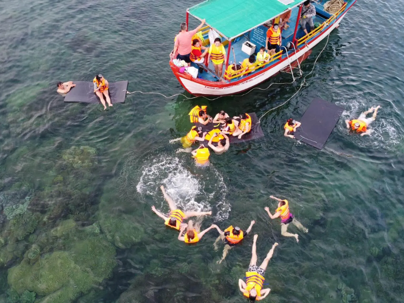 Tour Lặn Ngắm San Hô Hòn Chùa 1 Ngày