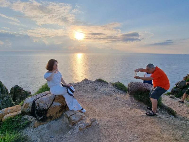 Tour Cắm Trại Và Đón Bình Minh Tại Mũi Điện